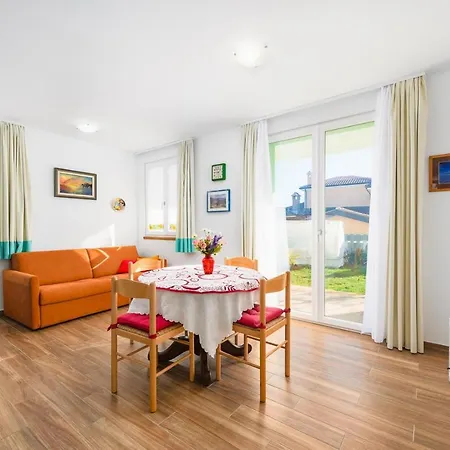 Andrea House With أوماغ