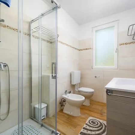 Andrea House With أوماغ