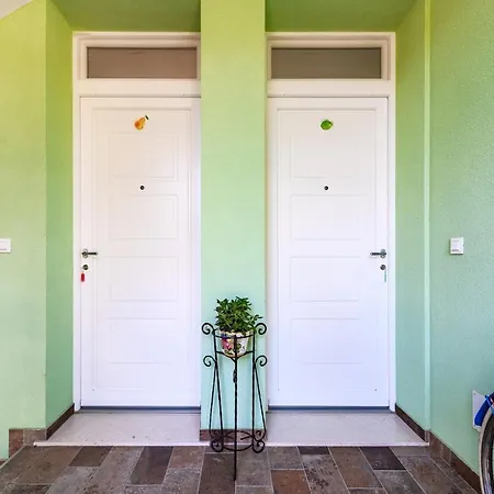 Andrea House With أوماغ