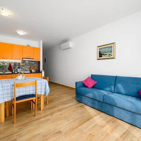 Andrea House With 4* أوماغ