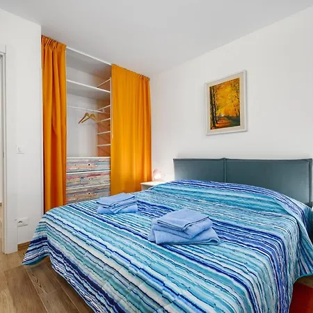 Andrea House With بيت ضيافة أوماغ