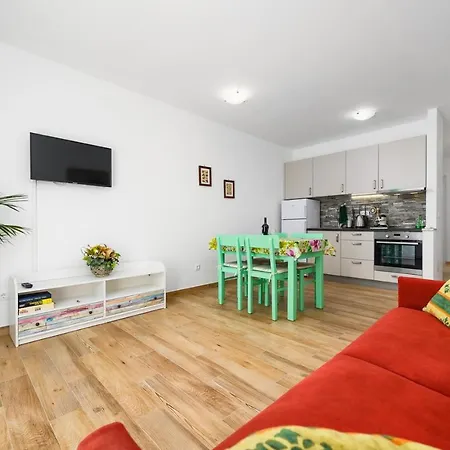 Andrea House With 4*