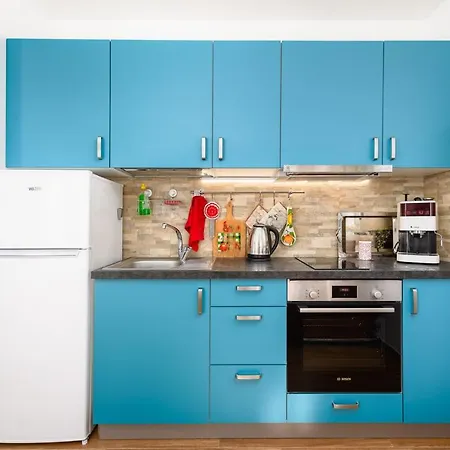 Andrea House With بيت ضيافة أوماغ