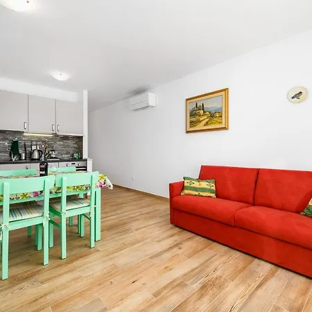 Andrea House With بيت ضيافة أوماغ