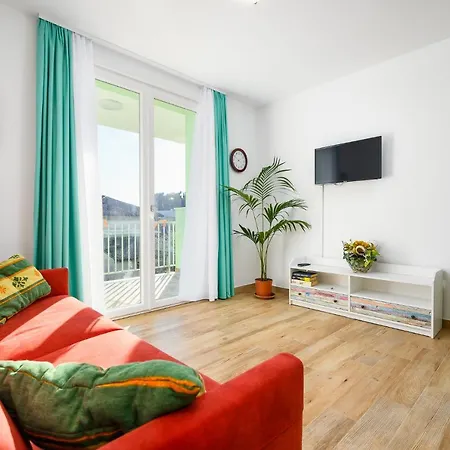 Andrea House With بيت ضيافة أوماغ